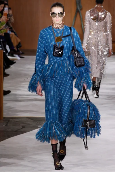 Look 37